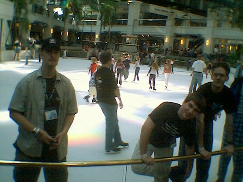 And, now presenting the Quakecon 2003 Ice Capades!